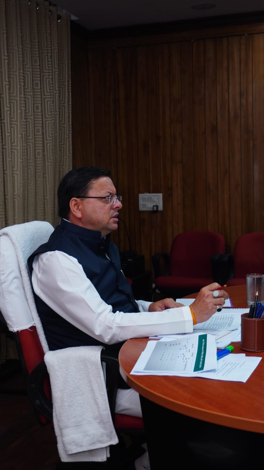 मुख्यमंत्री ने वनाग्नि, चारधाम यात्रा, पेयजल व विद्युत आपूर्ति को लेकर की महत्वपूर्ण बैठक