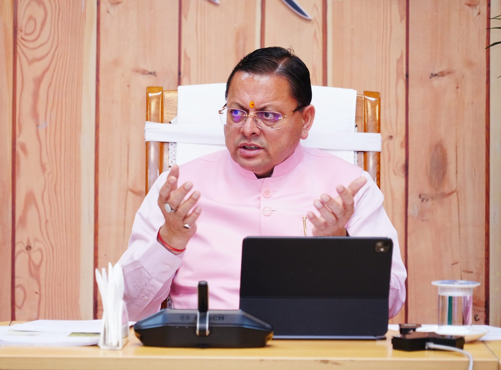 मुख्यमंत्री ने जिलाधिकारियों के साथ की बैठक,सरकारी भूमि से अतिक्रमण हटाने के अभियान में तेजी लाने के निर्देश