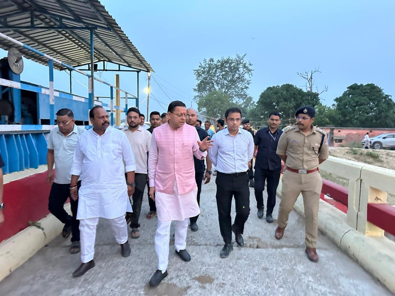 मुख्यमंत्री पुष्कर सिंह धामी ने खटीमा के लोहियाहेड वाटर बाईपास का किया स्थलीय निरीक्षण