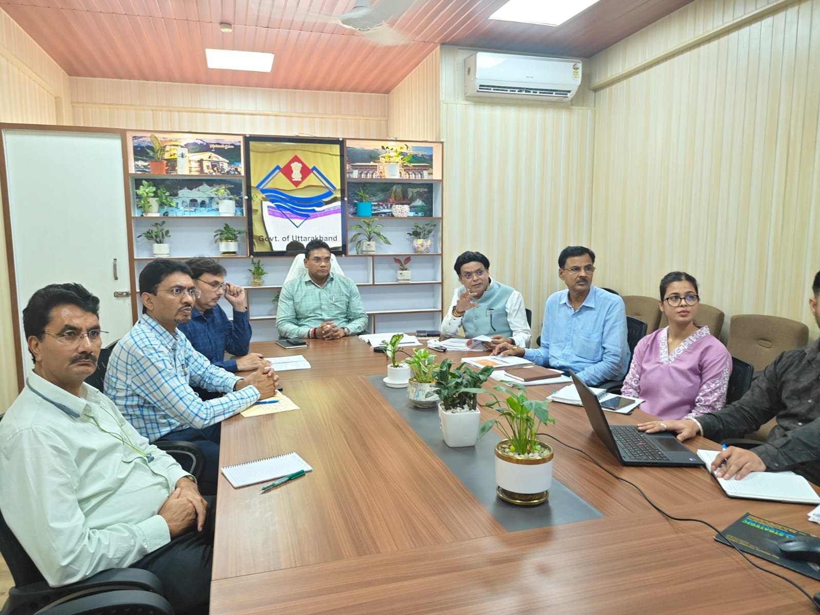 मुख्यमंत्री पुष्कर सिंह धामी के दिशा-निर्देशों में पीएम आवास योजना की प्रगति की हुई समीक्षा