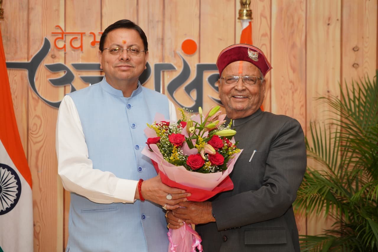 मुख्यमंत्री धामी से कालाढूंगी विधानसभा क्षेत्र से विधायक श्री बंशीधर भगत ने शिष्टाचार भेंट की